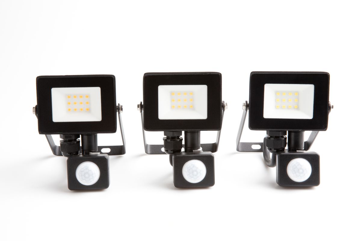 Naświetlacz LED 10w 4000k 900lm PIR IP65 3 Naświetlacz LED 10w 4000k 900lm PIR IP65 - obrazek 3